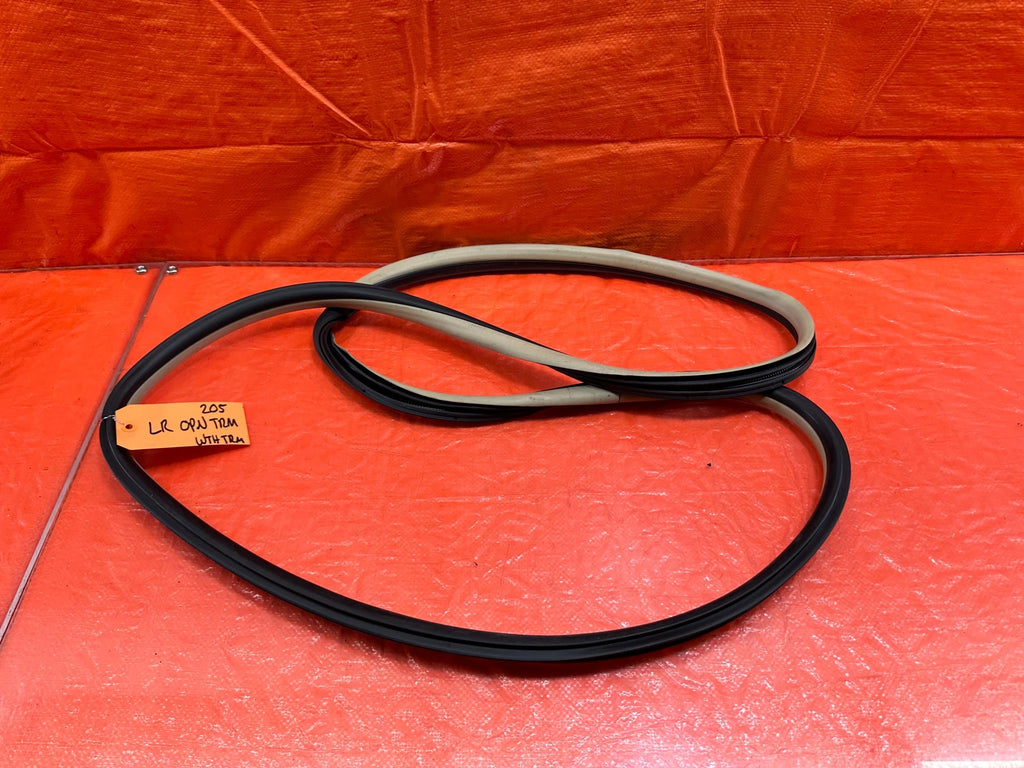 04 08 ACURA TSX   LEFT REAR   DOOR TO CHASSIS WEATHER STRIP OPEN TRIM OEM #2054