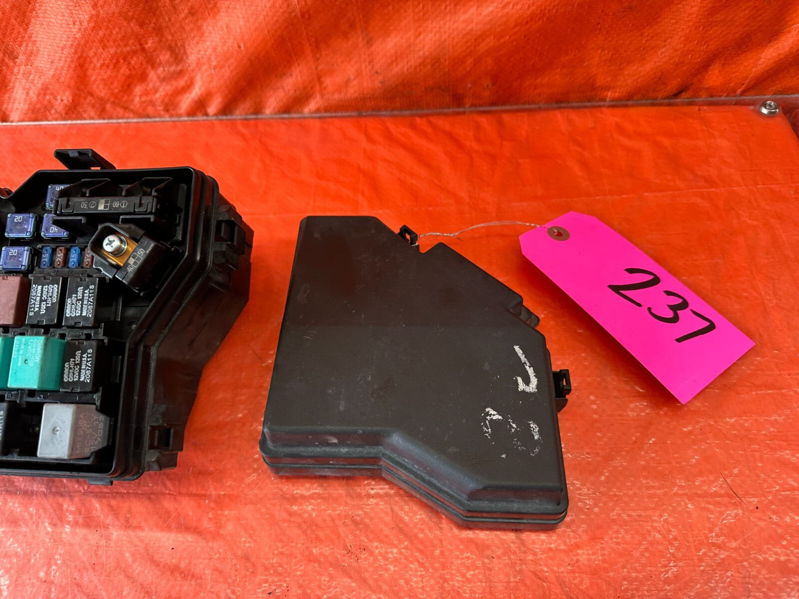 OEM 2008 08 HONDA CIVIC SI COUPE FUSE BOX EXTERIOR ENGINE BAY UNDER HOOD OEM 2372