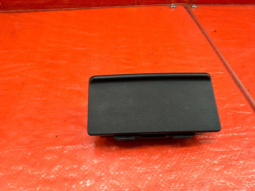 08 09 INFINITI G37 2D COUPE AUTOMATIC ONLY CENTER CONSOLE ARM REST ASH TRAY #2076