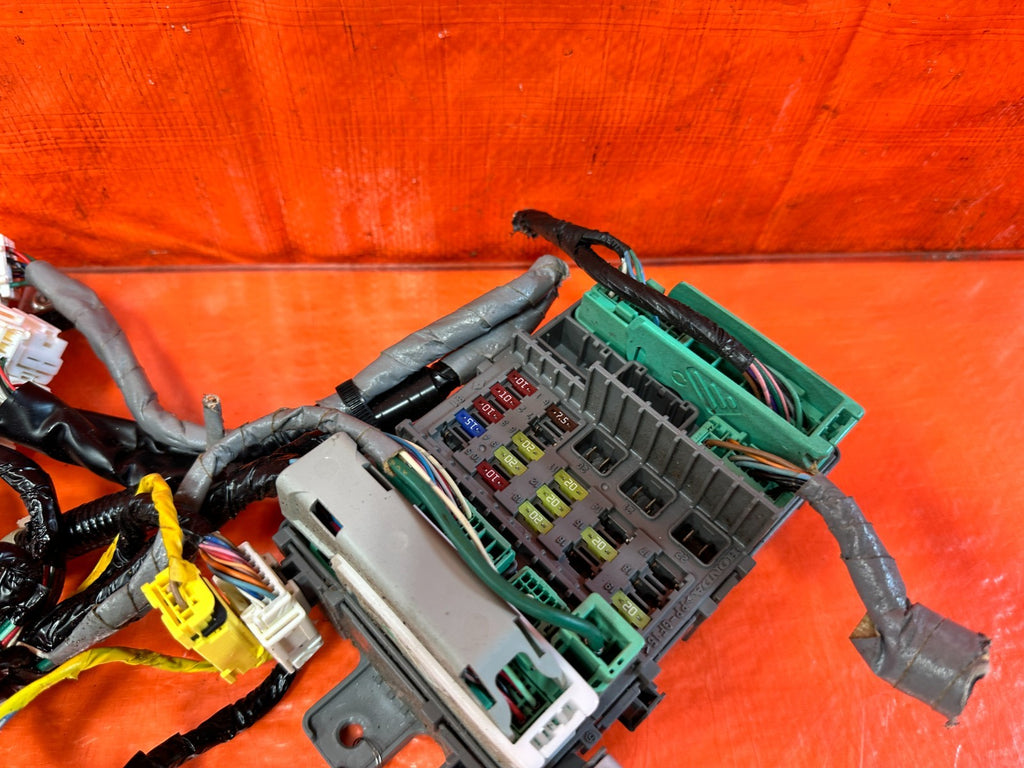 09 10 ACURA TSX 6 SPEED   INTERIOR CABIN UNDER DASH FUSE BOX PANEL LEFT SIDE 3214