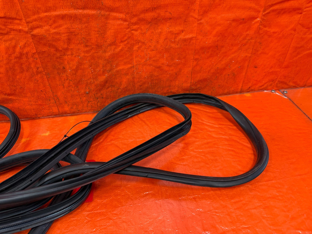 04 08 ACURA TSX   CHASSIS TO DOOR OPEN TRIM WEATHER STRIP LEFT RIGHT FRONT REAR1