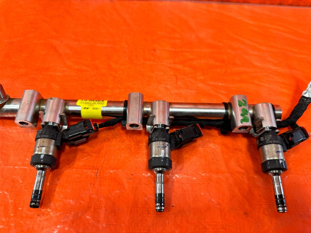 13 16 HYUNDAI GENESIS COUPE 3.8L   G6DJ   LEFT & RIGHT FUEL RAIL FUEL INJECTORS12