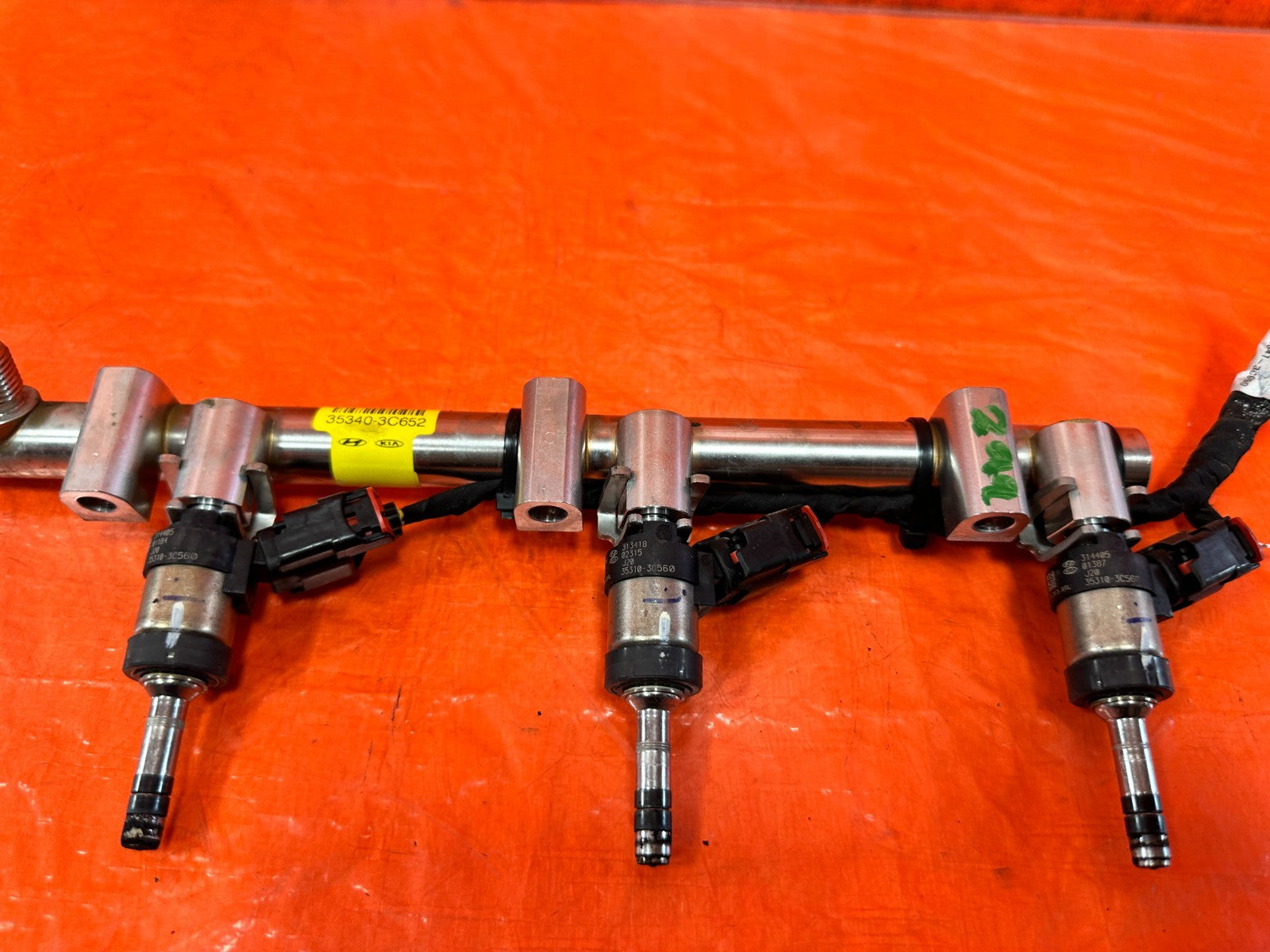 13 16 HYUNDAI GENESIS COUPE 3.8L   G6DJ   LEFT & RIGHT FUEL RAIL FUEL INJECTORS12