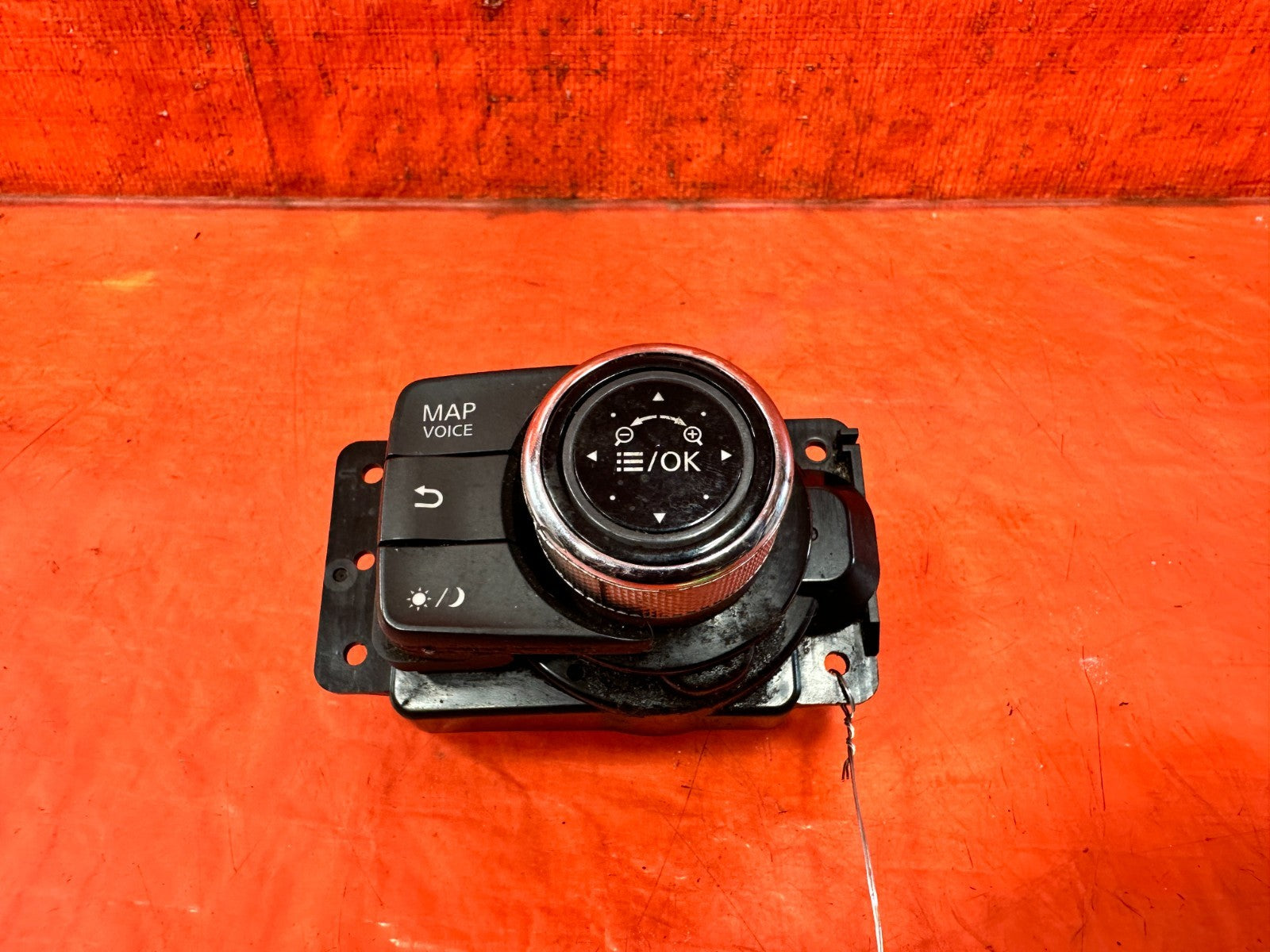 16 24 INFINITI Q50   NAVIGATION CONTROL SWITCH   2839552V73A   OEM 3161