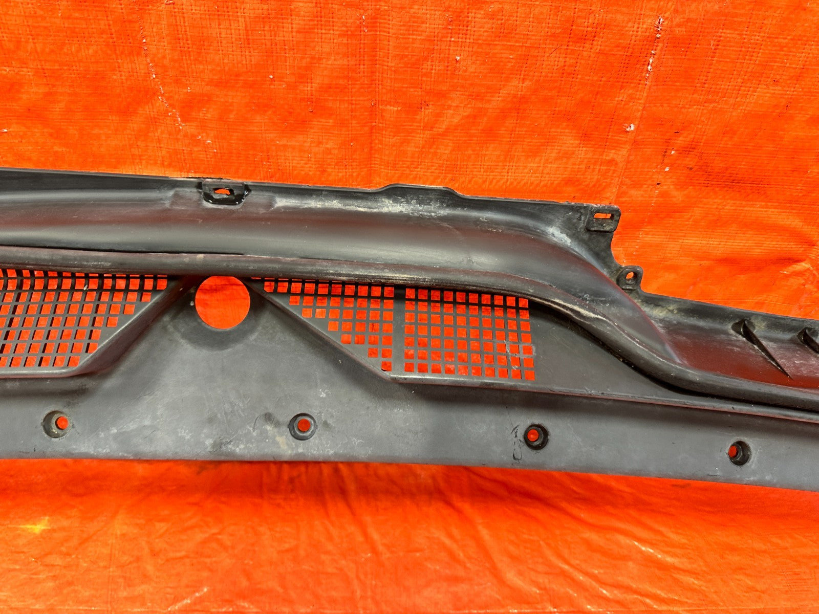 97 01 HONDA CR V   WINDSHIELD WIPER COWL TRIM PLASTIC   OEM FACTORY OE #3014