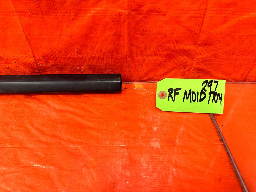 96 00 HONDA CIVIC   SEDAN   DOOR MOLDING IMPACT STRIP   RIGHT FRONT SIDE OEM 2971