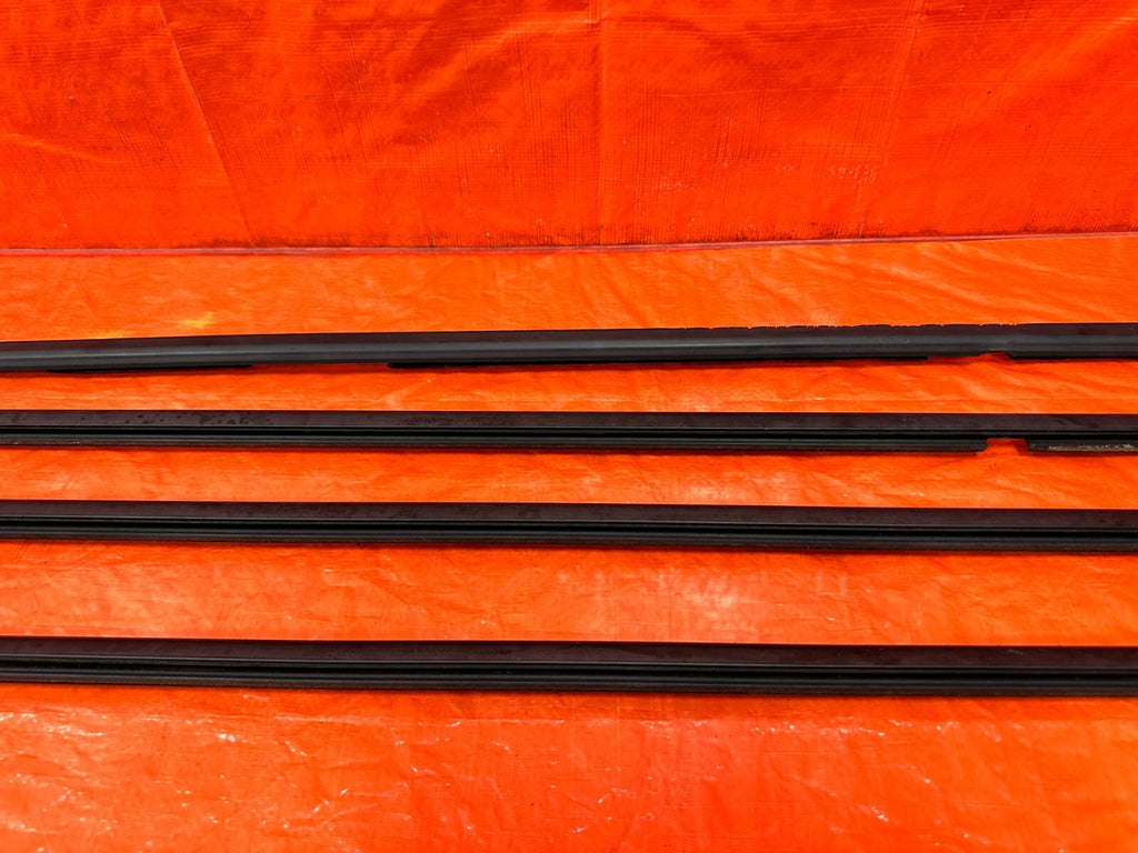 06 11 CIVIC 4D SEDAN   EXTERIOR DOOR WINDOW GLASS TRIM SET LEFT RIGHT   OEM #2705