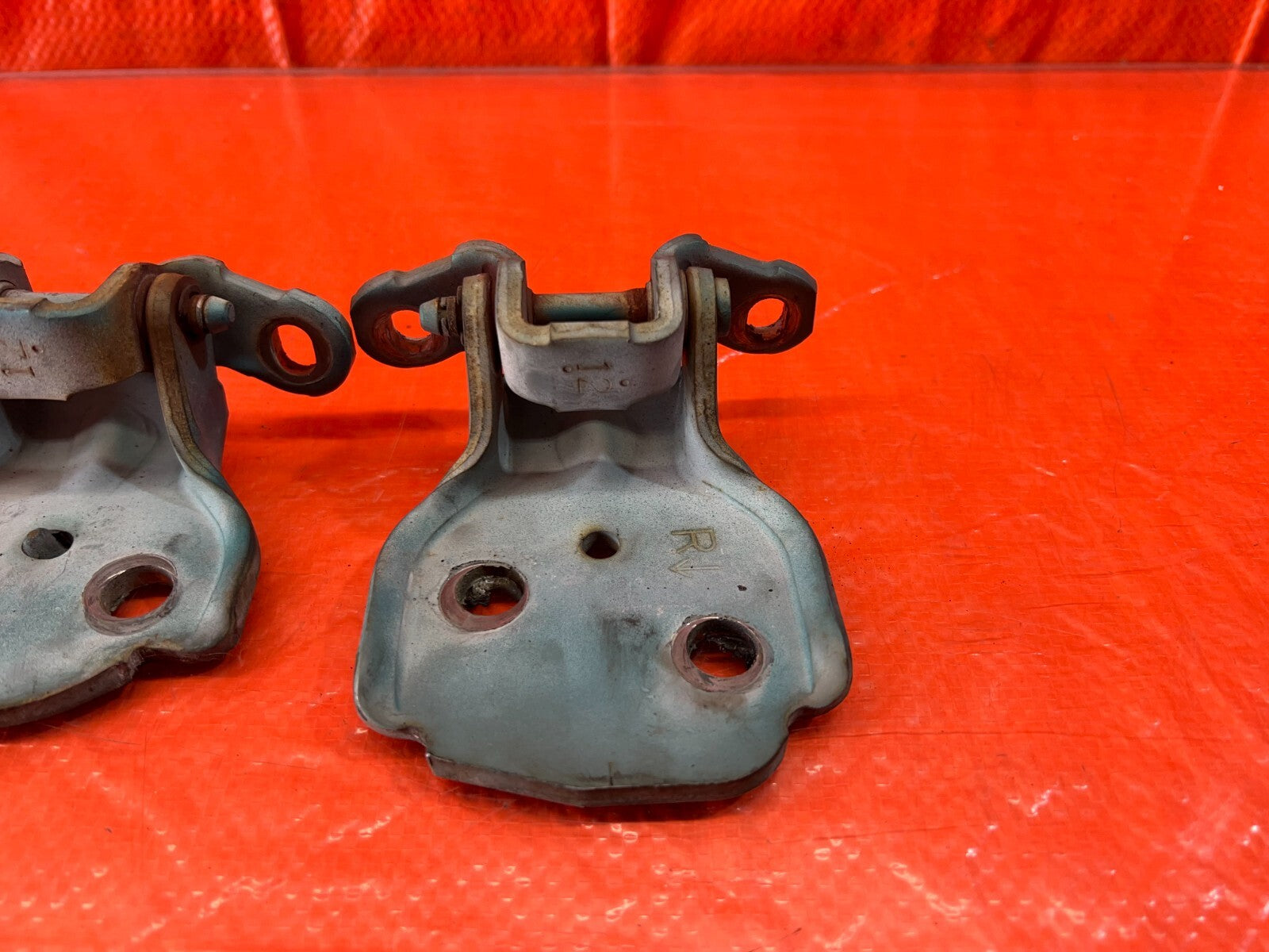 90 93 ACURA INTEGRA   PASSENGER RIGHT FRONT DOOR HINGE SET UPPER LOWER OEM #1604