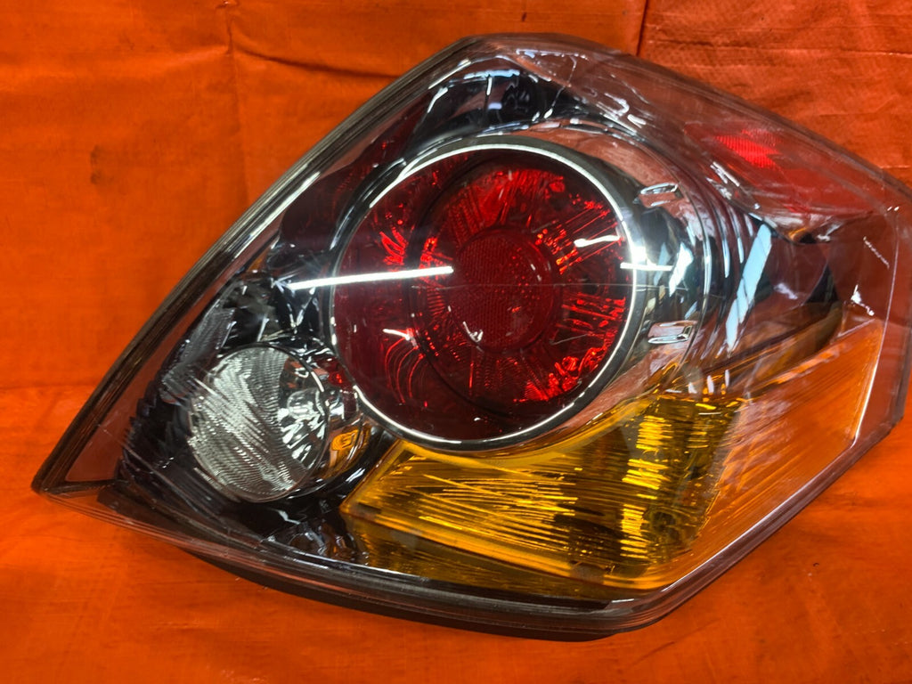 10 12 NISSAN ALTIMA   SEDAN MODEL ONLY   PASSENGER RIGHT TAIL LIGHT LAMP R RH2