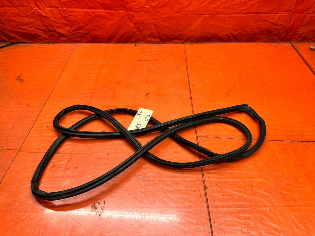 97 01 HONDA PRELUDE 2.2L DRIVER LEFT DOOR MOUNTED RUBBER WEATHER STRIP #3360