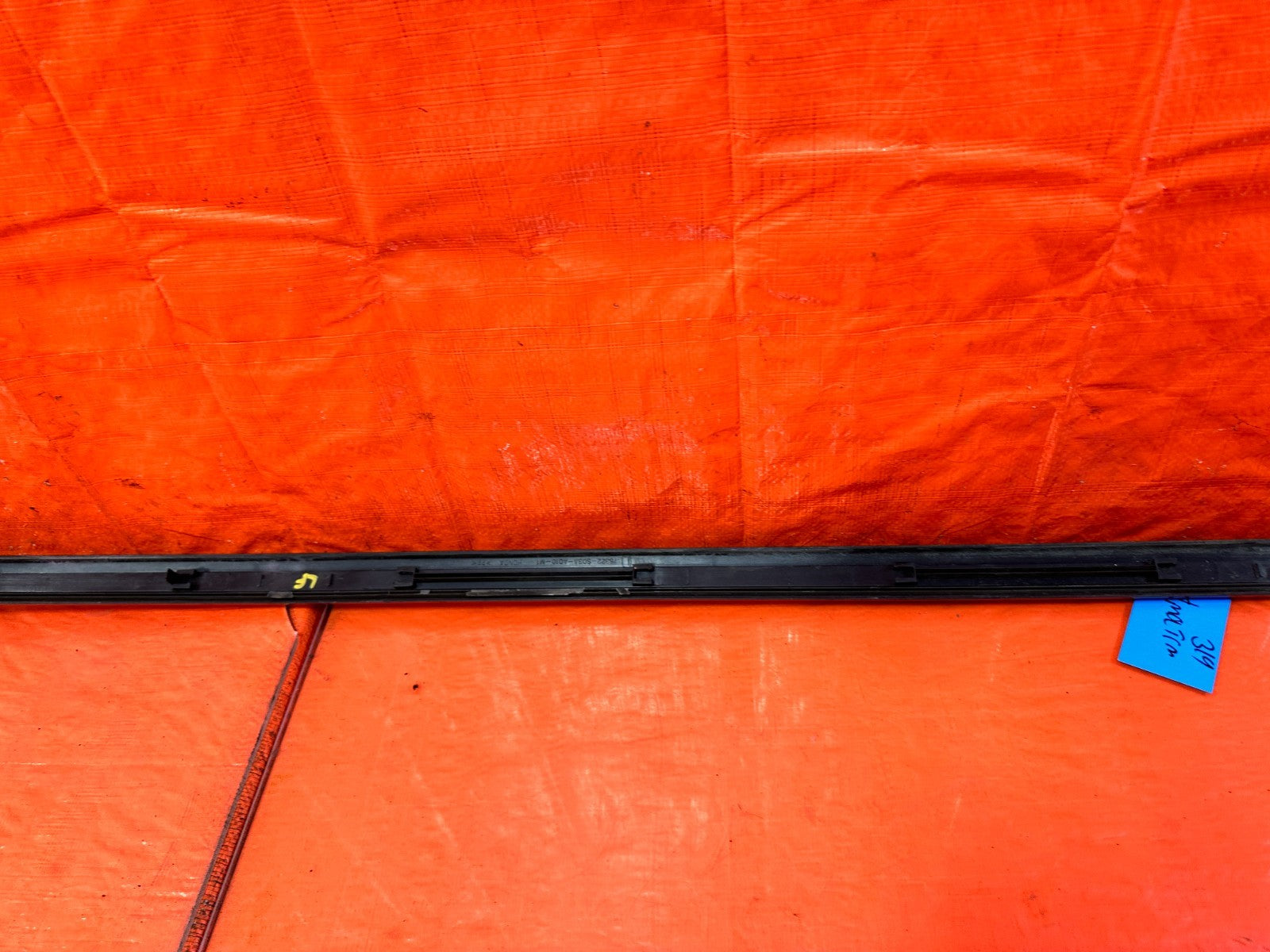 96 00 HONDA CIVIC COUPE   DRIVER LEFT DOOR MOLDING TRIM   RED   OEM 3197
