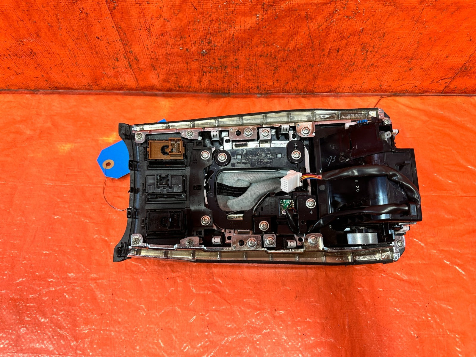 09 13 INFINITI G37 CONVERTIBLE   AUTOMATIC SHIFTER CONSOLE COMPLETE   OEM #3298