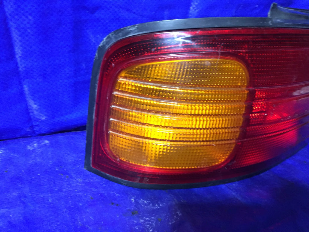 OEM 1992 1993 1994 1995 MAZDA PROTEGE DRIVER LEFT TAIL LIGHT PART # 220 616001