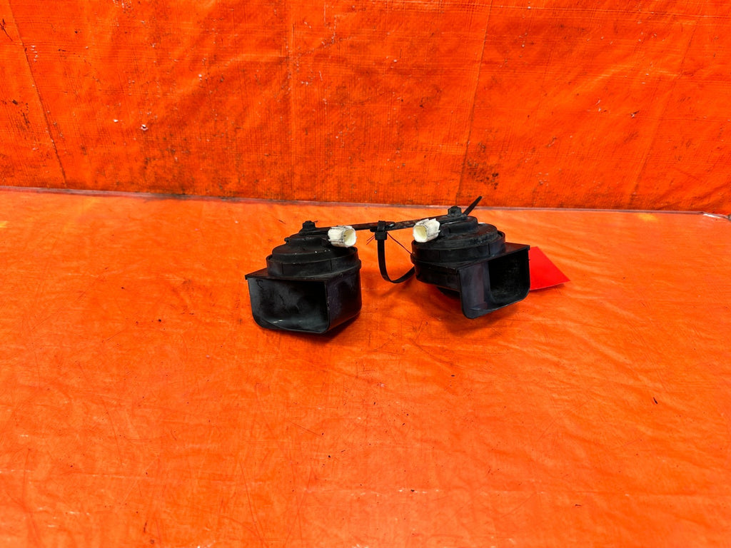 04 08 ACURA TSX   HORN SET / HIGH AND LOW NOTE HORNS   OEM FACTORY #31122
