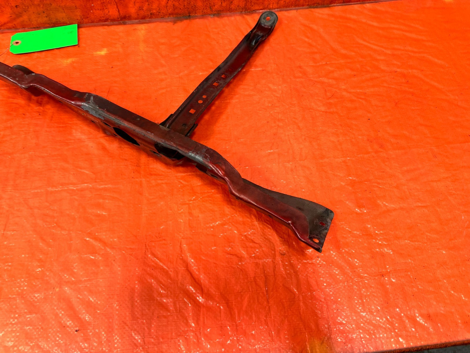 90 91 HONDA CIVIC HATCHBACK   CENTER RADIATOR SUPPORT T BRACKET   OEM 3178