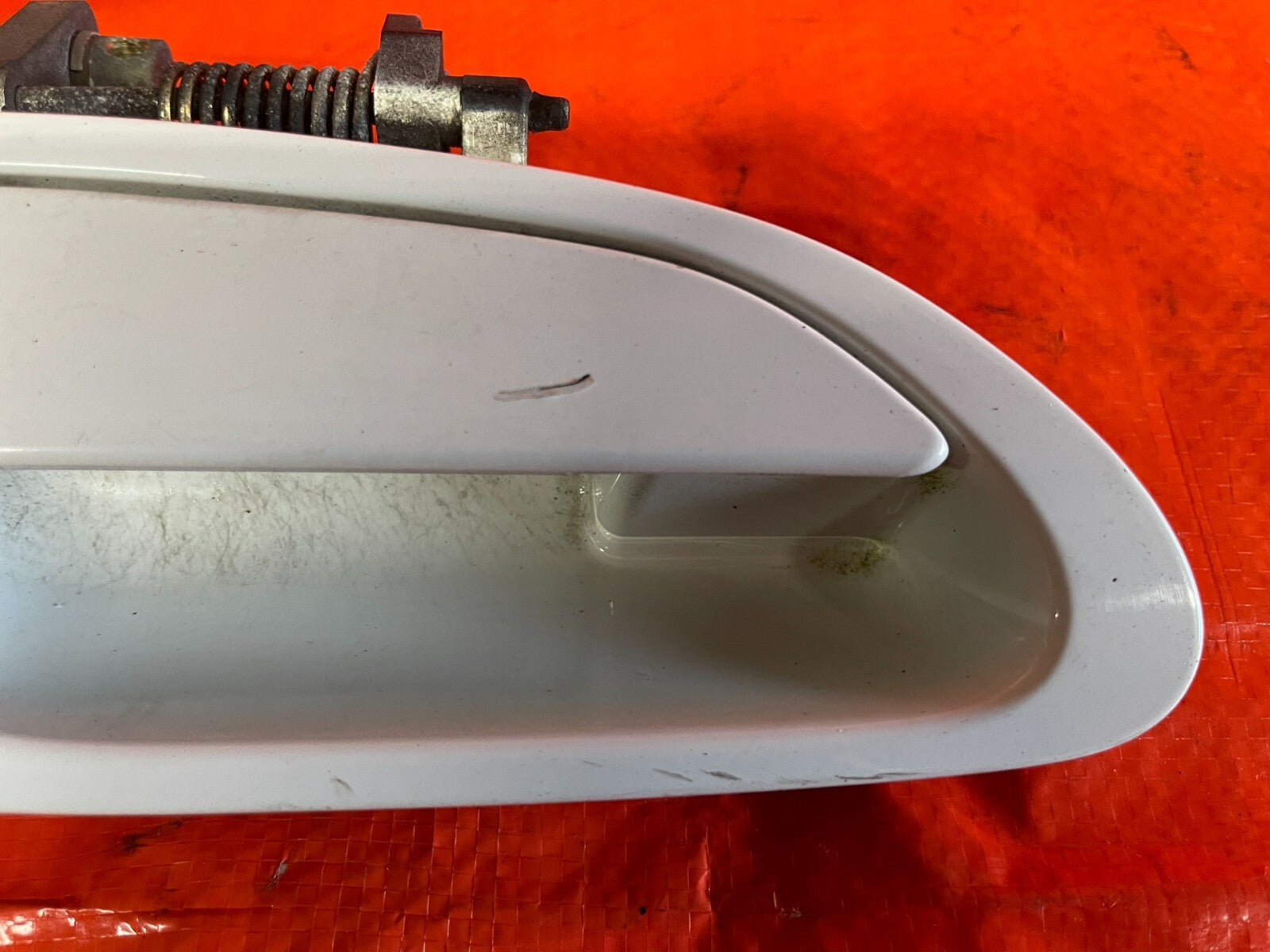 98 02 HONDA ACCORD   2D COUPE ONLY   PASSENGER RIGHT DOOR HANDLE   TAFFETA WHITE2