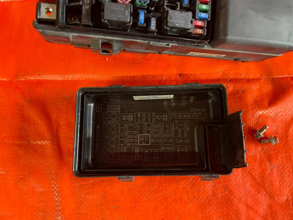 09 12 ACURA RL   EXTERIOR UNDER HOOD ENGINE BAY   FUSE BOX PANEL   OEM FACTORY3
