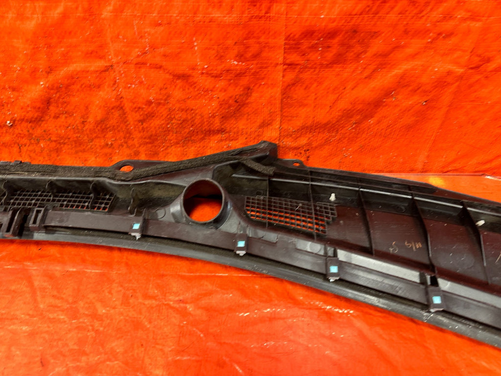 14 20 INFINITI Q50 Q60   WINDSHIELD WIPER COWL TRIM PLASTIC   OEM FACTORY #3148