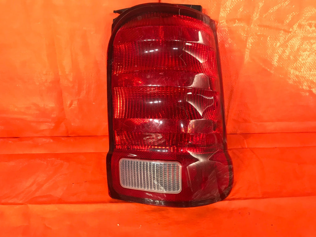 OEM 2001 01 FORD EXPLORER 2 DOOR PASSENGER RIGHT TAIL LIGHT LAMP 1L2X 138504 D0