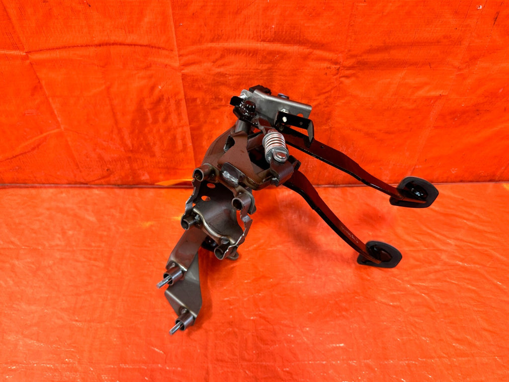13 20 SUBARU BRZ   6 SPEED MANUAL PEDALS CLUTCH BRAKE   OEM FACTORY OE #2928