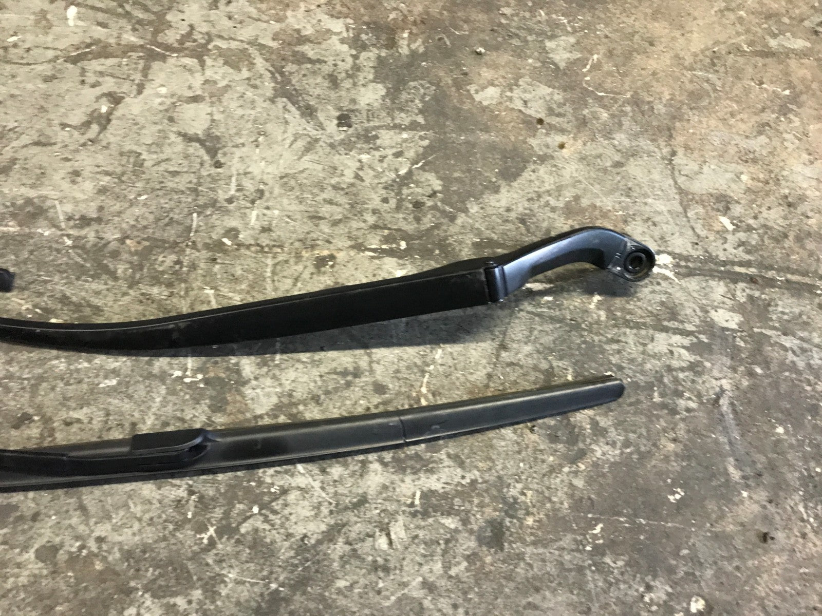 OEM 2017 17 INFINITI Q60 AWD 3.0L TT   WINDSHIELD WIPER ARM SET LEFT AND RIGHT1
