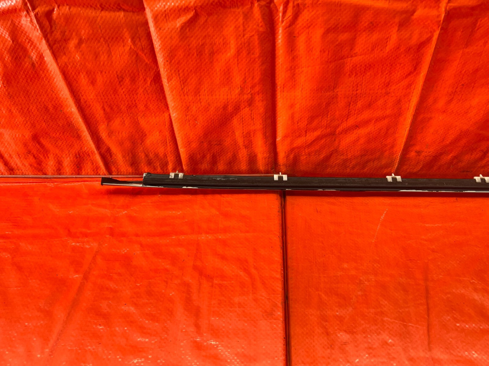 90 93 ACURA INTEGRA   RIGHT FRONT EXTERIOR WINDOW GLASS TRIM   OEM FACTORY #16011