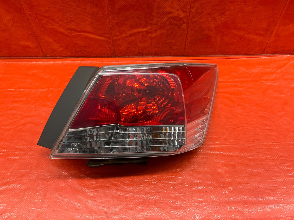 08 12 HONDA ACCORD SEDAN   PASSENGER RIGHT OUTER   TAIL LIGHT LAMP   OEM #1740