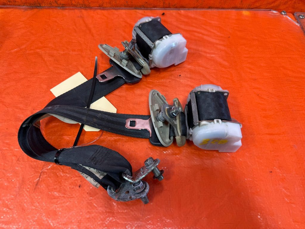 08 15 INFINITI G37 & Q60    2D COUPE   LEFT & RIGHT REAR SEAT BELTS   OEM #3280