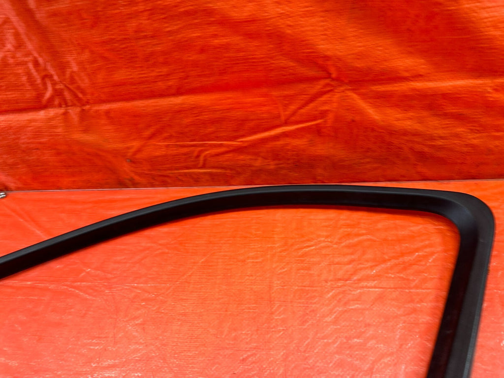 04 08 ACURA TL   PASSENGER RIGHT FRONT   INTERIOR UPPER GLASS DOOR TRIM OEM 2344