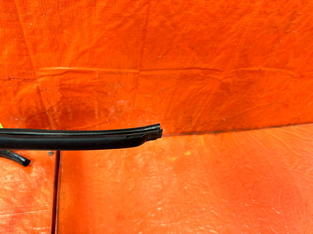 02 05 HONDA CIVIC SI EP3 HATCH DOOR TO CHASSIS OPEN TRIM WEATHER STRIP OEM #30611
