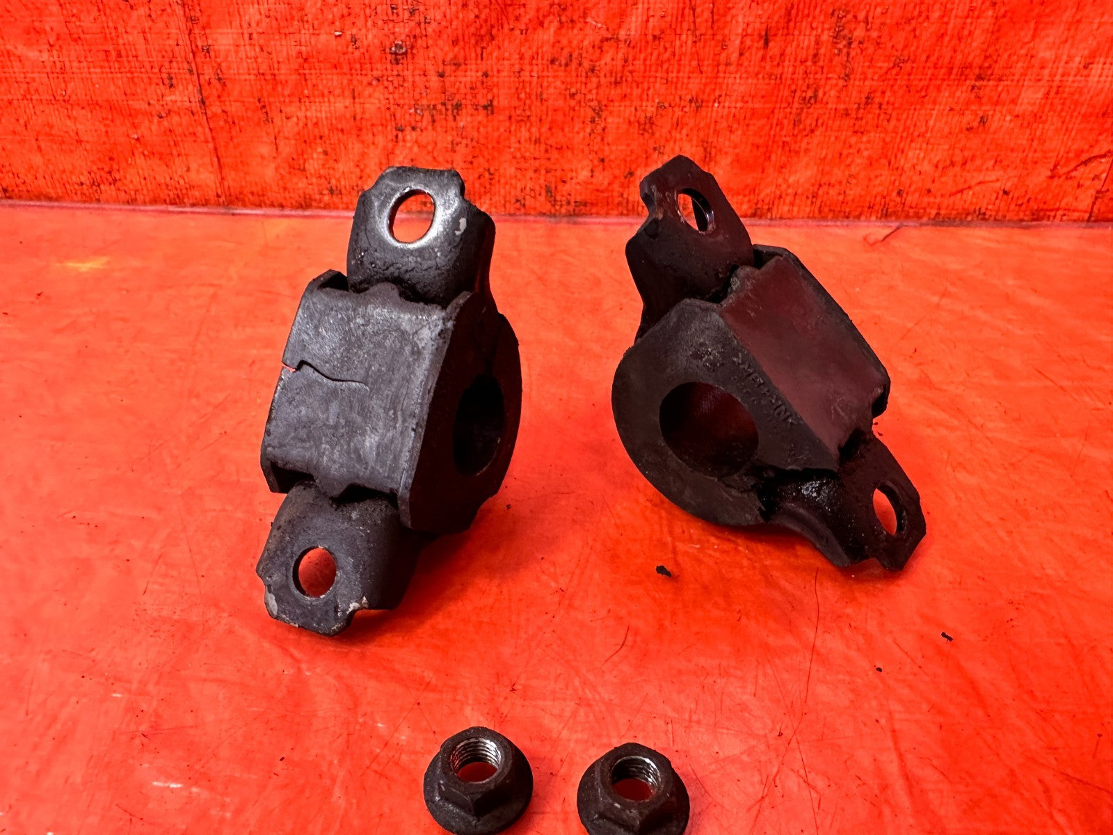 08 15 INFINITI G37 Q60   FRONT SWAY BAR MOUNTING BRACKETS LEFT RIGHT OEM #3295