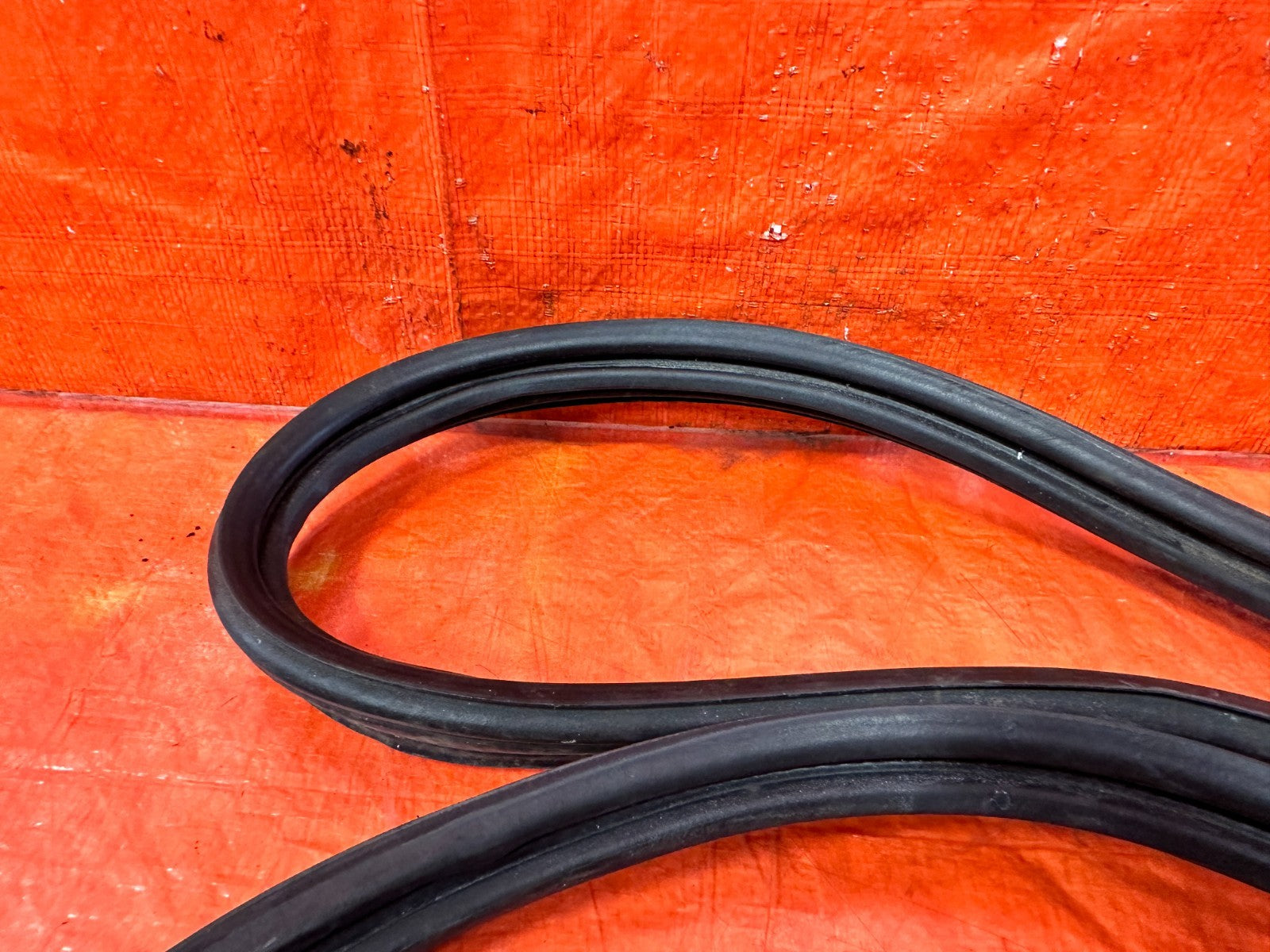 02 05 HONDA CIVIC SI EP3 HATCH TAILGATE TRUNK HATCH LATCH WEATHER TRIM STRIP 3061