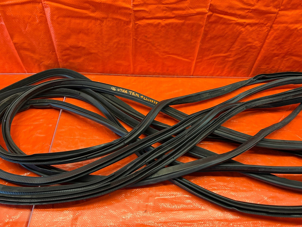 14 20 INFINITI Q50   FRONT REAR LEFT RIGHT   CHASSIS DOOR JAM WEATHER TRIM SEAL6