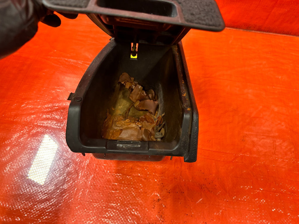 88 89 HONDA CRX DX   PASSENGER RIGHT REAR CARGO STORAGE COMPARTMENT OEM #2778