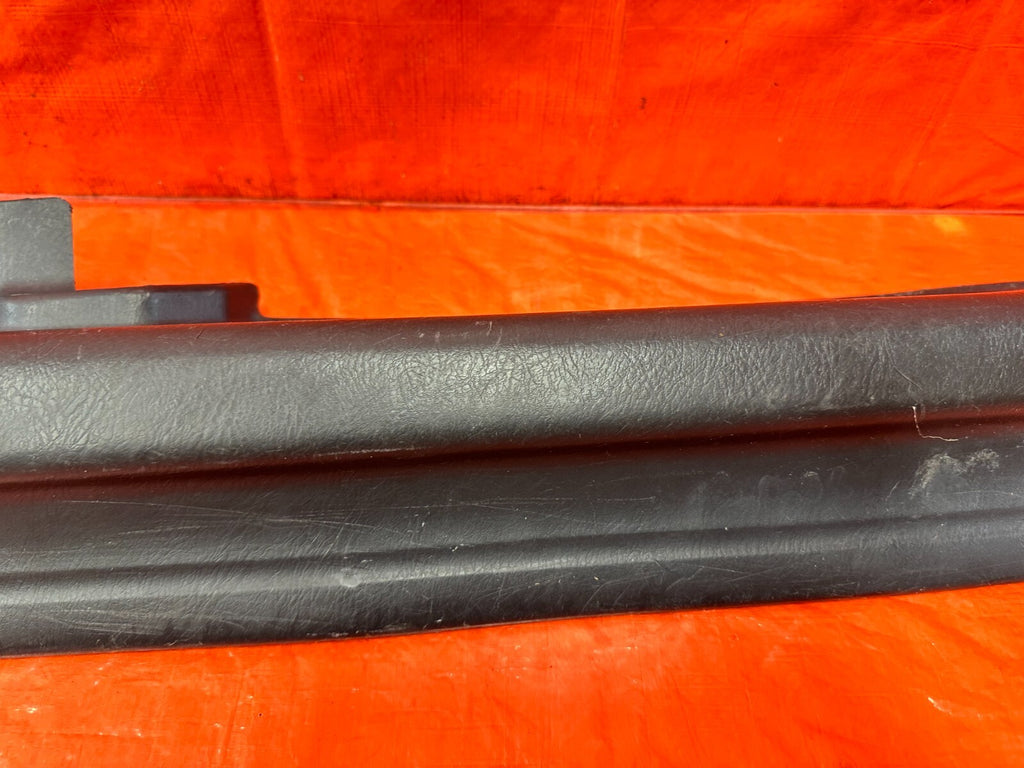 96 00 HONDA CIVIC COUPE   LEFT AND RIGHT FLOOR PILLARS SCUFF PLATES GRAY OEM 2746