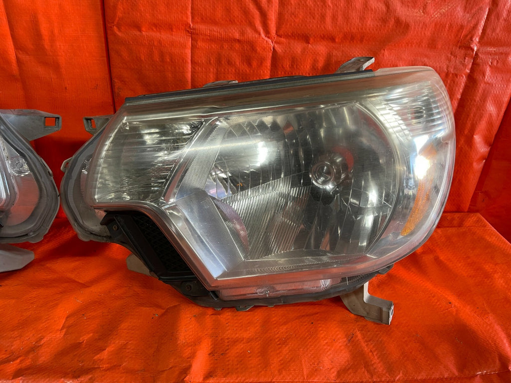 12 15 TOYOTA TACOMA   HEADLIGHT SET   HEADLIGHTS LEFT RIGHT 1 OEM 1 AFTERMARKET1