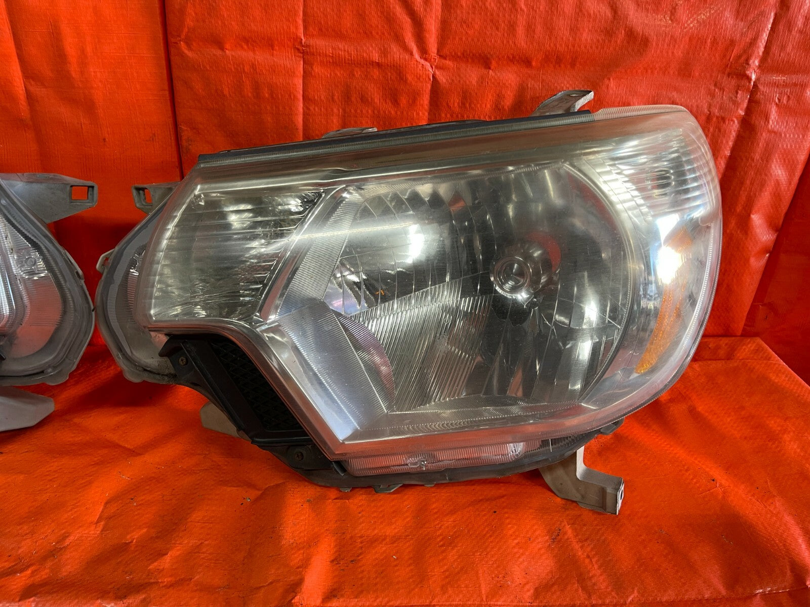 12 15 TOYOTA TACOMA   HEADLIGHT SET   HEADLIGHTS LEFT RIGHT 1 OEM 1 AFTERMARKET1