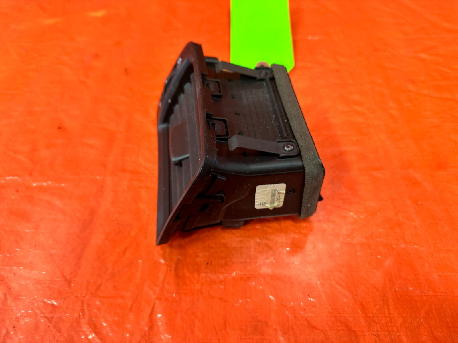 06 11 HONDA CIVIC   PASSENGER RIGHT AC VENT   THIS IS THE OUTER ONE   OEM #2823