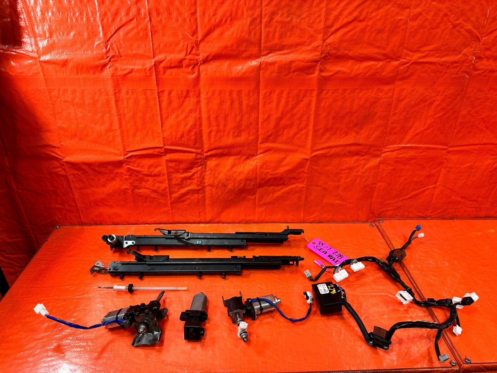 09 15 INFINITI G37 CONVERTIBLE   SEAT RAIL   PASSENGER RIGHT  W/ ALL MOTORS OEM10