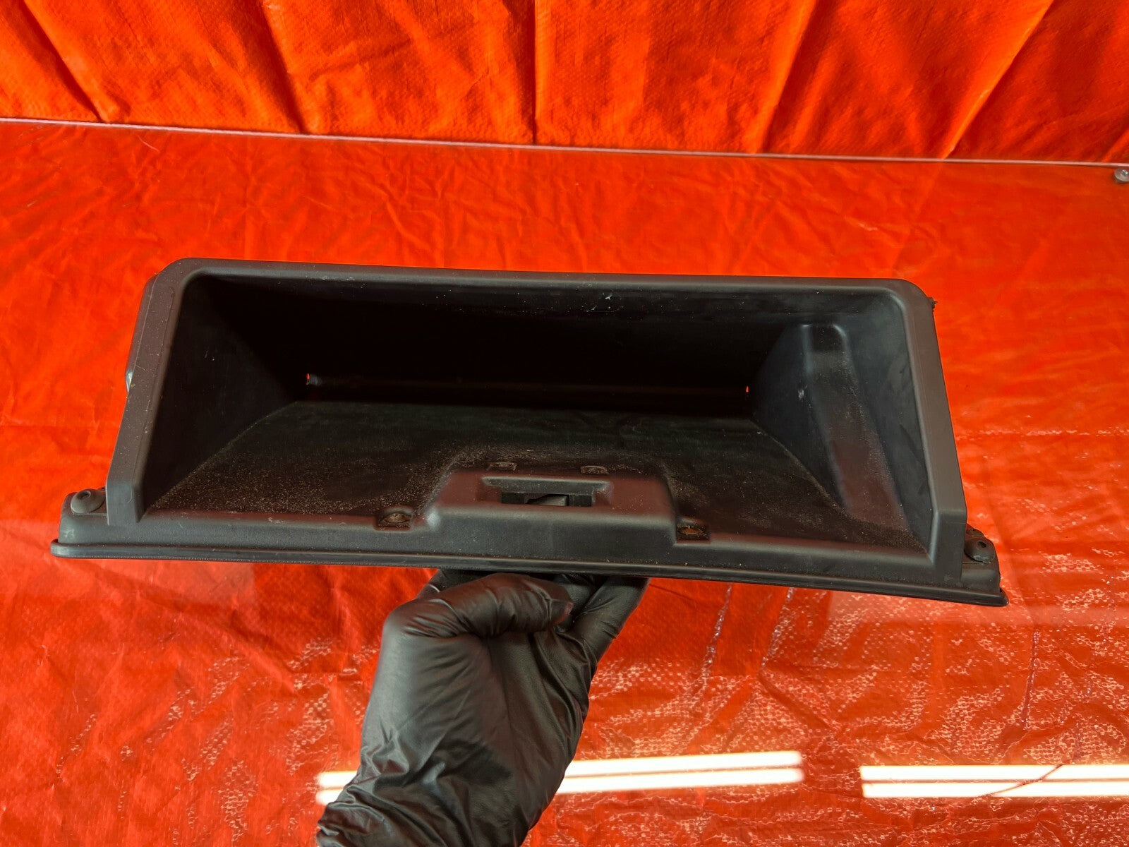 94 01 ACURA INTEGRA 2 & 4 DOOR   GLOVE BOX   BLACK   NO LOCK PRESENT   OEM #957