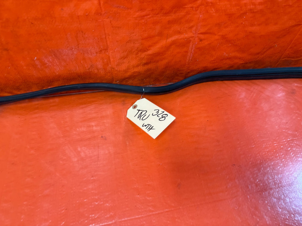 08 15 INFINITI G37 Q60    2D COUPE REAR TRUNK WEATHER STRIP GASKET SEAL OEM 3286