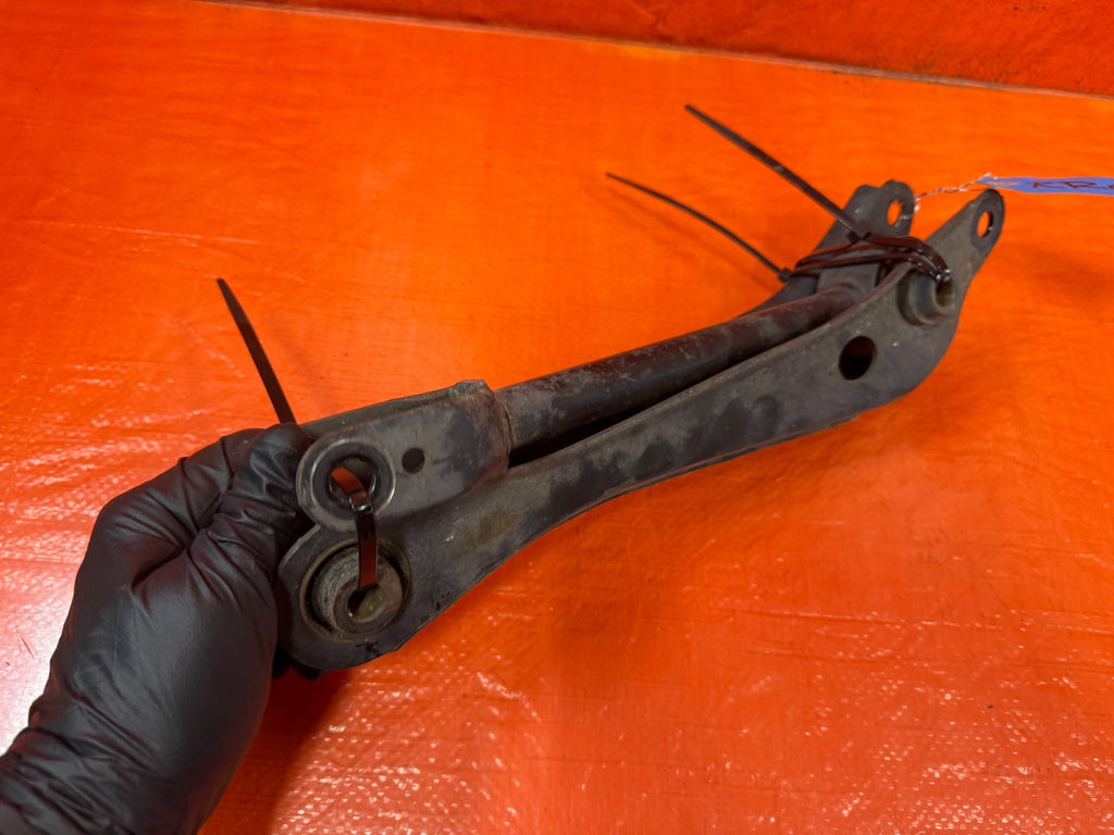 13 16 HYUNDAI GENESIS COUPE   PASSENGER RIGHT REAR CONTROL ARMS   SET OF 2 31010