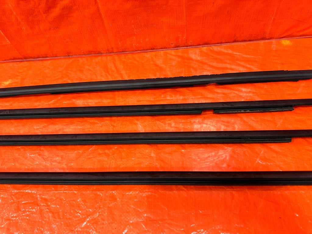 06 11 CIVIC 4D SEDAN   EXTERIOR DOOR WINDOW GLASS TRIM SET LEFT RIGHT   OEM #2704