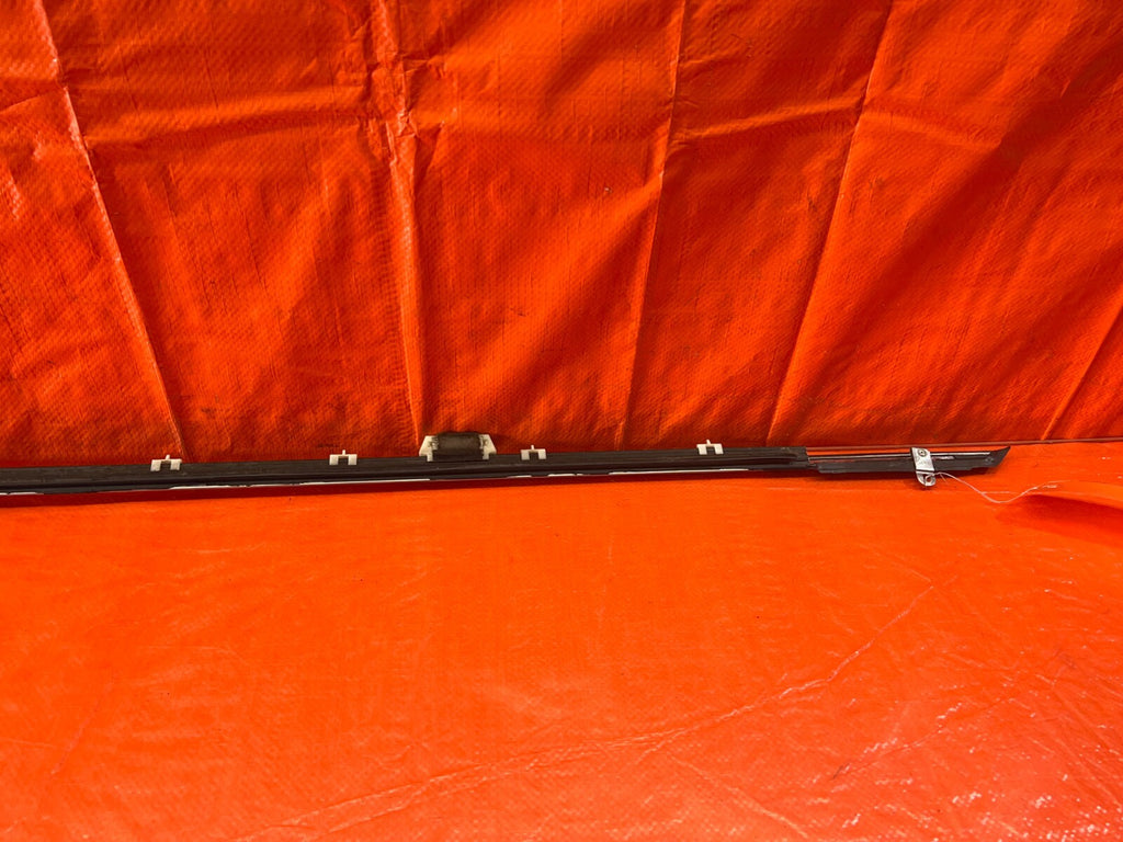 90 93 ACURA INTEGRA   RIGHT FRONT EXTERIOR WINDOW GLASS TRIM   OEM FACTORY #16010