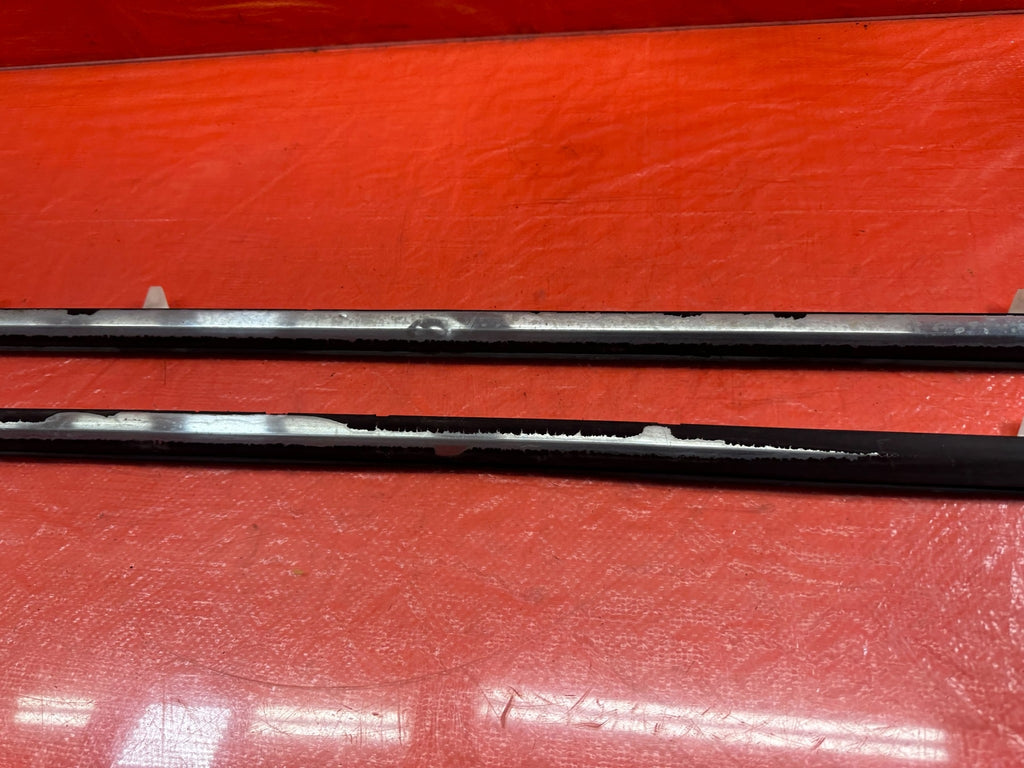 97 01 HONDA PRELUDE   EXTERIOR DOOR WINDOW GLASS TRIM SET LEFT RIGHT   OEM #2106