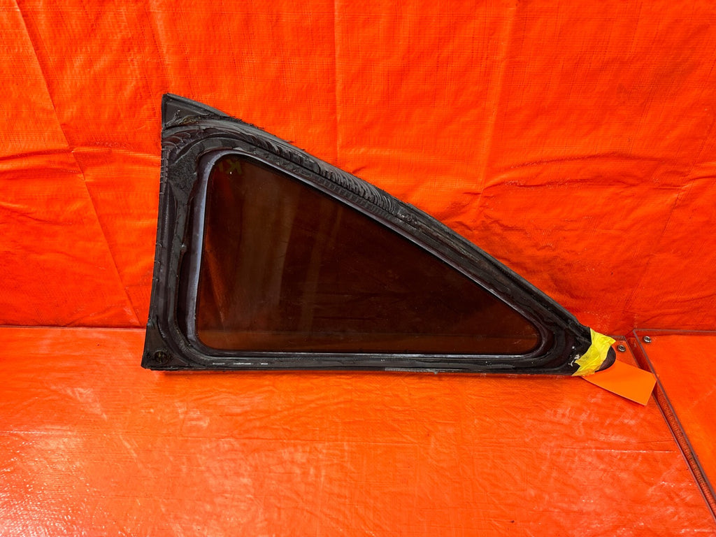 94 01 ACURA INTEGRA 2D MODEL   REAR QUARTER 1/4 GLASS   PASSENGER RIGHT OEM #28111