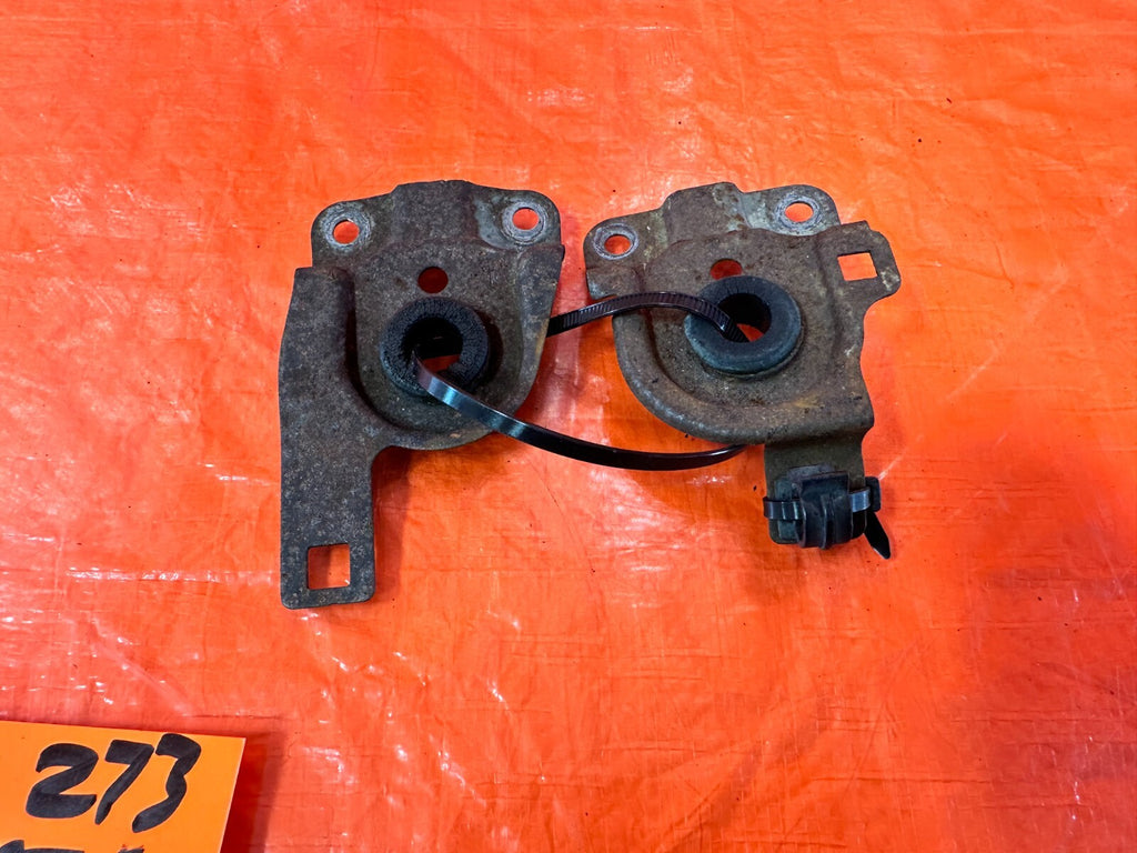 92 96 HONDA PRELUDE   RADIATOR BRACKETS   LEFT AND RIGHT   OEM FACTORY #2734