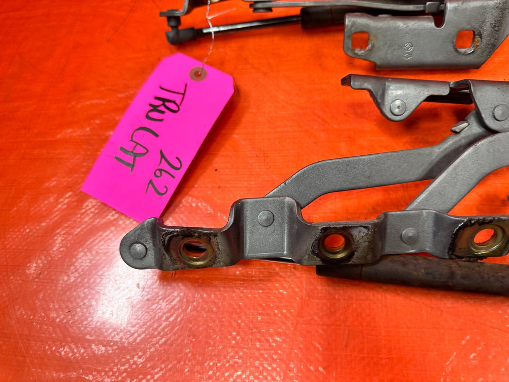 04 08 NISSAN 350Z CONVERTIBLE   LEFT AND RIGHT TRUNK HINGES   OEM FACTORY #2625