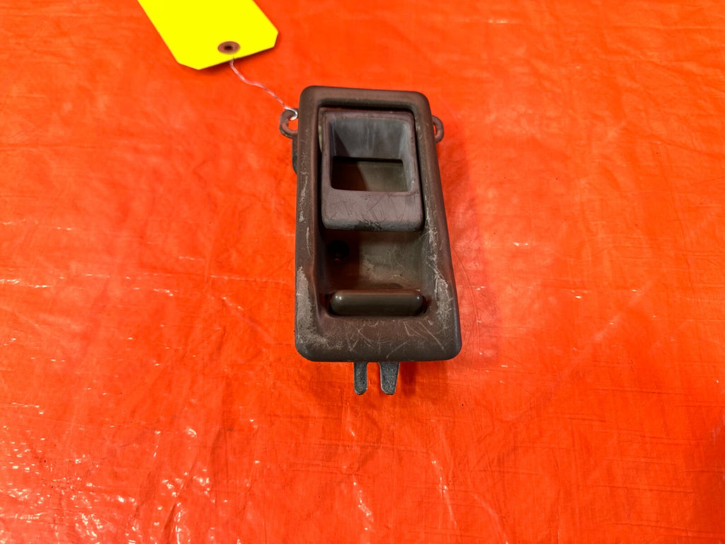 88 91 HONDA CRX PASSENGER RIGHT INTERIOR DOOR HANDLE W/ TRIM BLAK COLOR OEM #2773