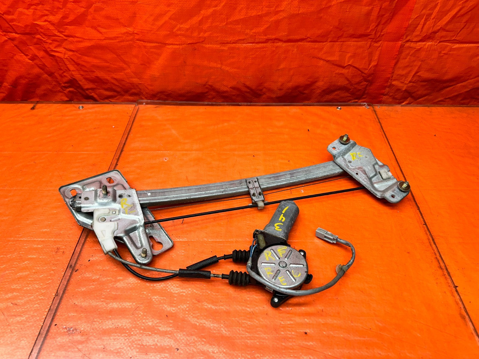 94-01 ACURA INTEGRA 4D RIGHT FRONT PASSENGER WINDOW REGULATOR MOTOR OEM #3418